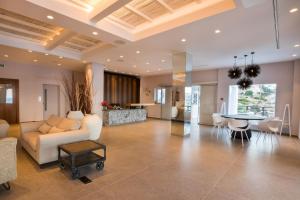 Aegean Village Beachfront Resort的休息区