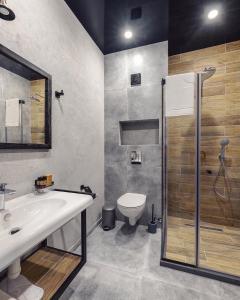 Bilik mandi di Ivy Hotel
