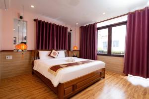 Postel nebo postele na pokoji v ubytování Hoa My II Hotel