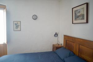 A bed or beds in a room at La Casa Altrui- Camere e Zona relax con Giardino