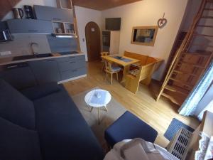 Kuchyň nebo kuchyňský kout v ubytování Almhaus Blümel