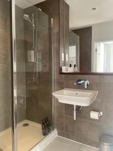 a bathroom with a sink and a shower at Business & Leisure Stays in RG2 - Top Floor Apartment with Balcony & FREE Parking! in Reading