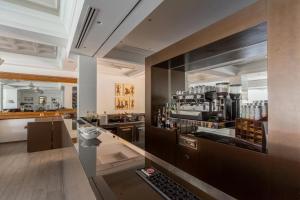 Lounge nebo bar v ubytování Victoria Palace Hotel & Zen Wellness