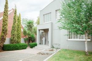 Φωτογραφία από το άλμπουμ του Private luxurious 3 bedroom complete house στο Μπλουμφοντέιν