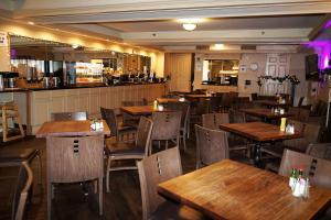 Restaurant o un lloc per menjar a Wingate by Wyndham Bellingham Heritage Inn