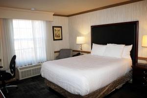 Voodi või voodid majutusasutuse Wingate by Wyndham Bellingham Heritage Inn toas