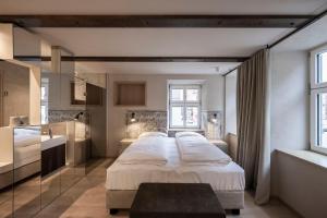 Cama ou camas em um quarto em HOTEL & SPA Goldene Rose