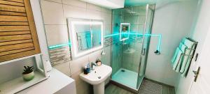 Koupelna v ubytování Appartement T2 confortable - Piscine et Jacuzzi