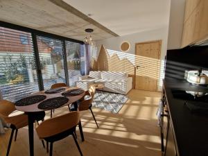 Posedenie v ubytovaní Panorama Lofts Pec