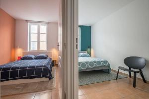 Posteľ alebo postele v izbe v ubytovaní Rare Appart 2 chambres en duplex design au Panier