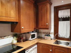 Kuchyňa alebo kuchynka v ubytovaní DUPLEX ABUHARDILLADO EN ESTERRI d'ÀNEU + 8 fotografií