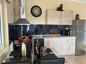 A kitchen or kitchenette at Chrispa's House