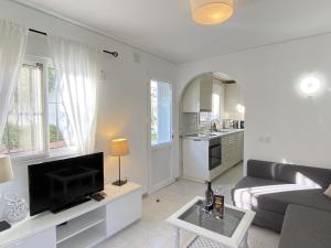 Kuchyňa alebo kuchynka v ubytovaní Villa Sandra Al Fresco Apartment