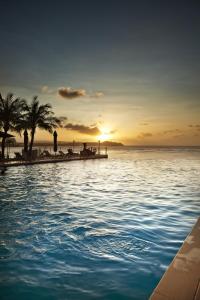 Bazén v ubytování Guam Reef Hotel nebo v jeho okolí
