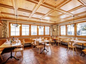 Restaurant o un lloc per menjar a Hotel und Restaurant Chäseren