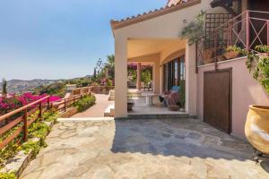 Balkon lub taras w obiekcie Modern Villas with gardens and stunning views