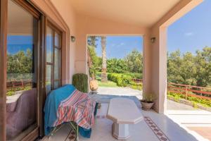 Balkon lub taras w obiekcie Modern Villas with gardens and stunning views