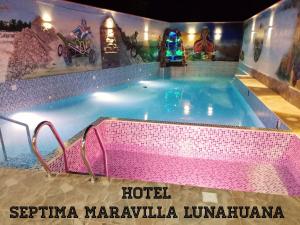 a hot tub in a hotel with pink tiles at Hotel Septima Maravilla Lunahuana in Lunahuaná