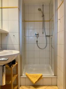Koupelna v ubytování Ferienwohnung Gästehaus Am Buchenbichl + 36 fotografií