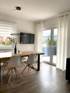 a dining room with a table and chairs with a view at Ferienwohnung, Fischerbach im Kinzigtal in Fischerbach