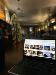TV a/nebo společenská místnost v ubytování MAFA Hotel + 37 fotografií