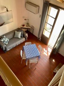 a living room with a table and a couch at Sea View Apartment in Capraia