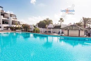 Basen w obiekcie Casa Patty, piscinas climatizadas, primera linea lub w pobliżu