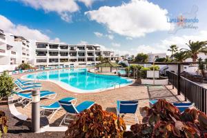 Basen w obiekcie Casa Patty, piscinas climatizadas, primera linea lub w pobliżu