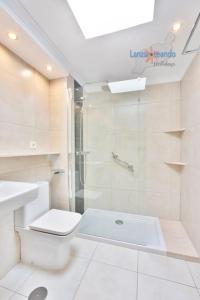 Łazienka w obiekcie Casa Patty, piscinas climatizadas, primera linea