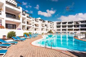 Basen w obiekcie Casa Patty, piscinas climatizadas, primera linea lub w pobliżu