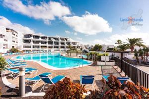 Basen w obiekcie Casa Patty, piscinas climatizadas, primera linea lub w pobliżu