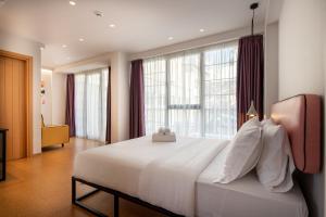 Ein Bett oder Betten in einem Zimmer der Unterkunft PAREA Athens