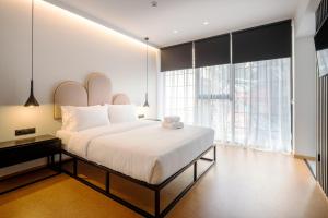 Ein Bett oder Betten in einem Zimmer der Unterkunft PAREA Athens