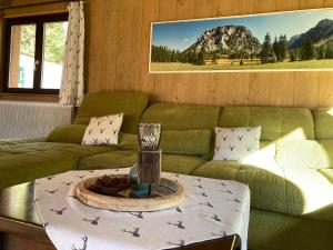 Posezení v ubytování Chalet Wildalpen (in Ruhelage & mit Wellness)