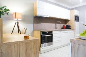 Kuchyň nebo kuchyňský kout v ubytování Apartmány a Wellness VMAL