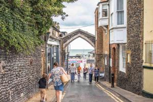 a group of people walking down a street at Broadstairs Beach Bungalow. Dogs welcome! in Broadstairs