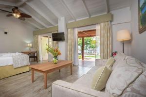 Cama o camas de una habitación en East Winds St. Lucia- All Inclusive