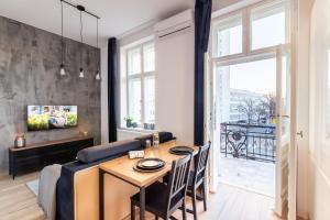 Telewizja i/lub zestaw kina domowego w obiekcie Ottimo Apartamenty Jagiellońska