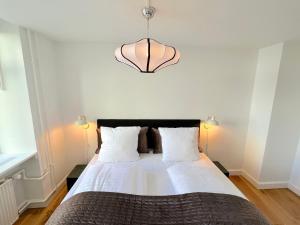 Postel nebo postele na pokoji v ubytování Amazing Flats Near Tivoli Gardens & Copenhagen City Hall Square