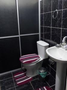 Koupelna v ubytování Local acolhedor