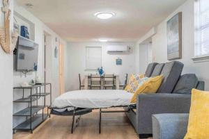 Gallery image of Lovely 2 bedrooms, steps away from the beach. in Bradenton Beach