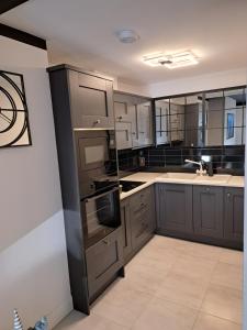 A cozinha ou kitchenette de SeaView Apartment Suite