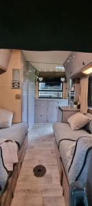 Posezení v ubytování RETRO CAMPER HIRE Discover Ireland