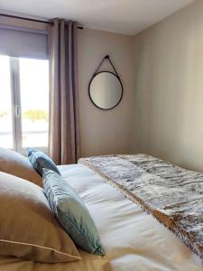 Posteľ alebo postele v izbe v ubytovaní Superbe apt cosy à 500m de la plage pour 4 pers