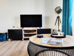Televízia a/alebo spoločenská miestnosť v ubytovaní Superbe apt cosy à 500m de la plage pour 4 pers