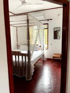 Postel nebo postele na pokoji v ubytování Wasana Ocean View Villa Mirissa