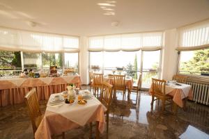 Restaurace v ubytování Hotel Villa Orizzonte