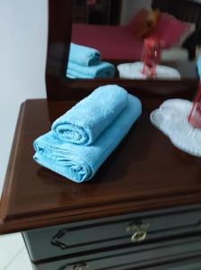 a table with blue towels on top of a dresser at Mar & Morna in Mindelo