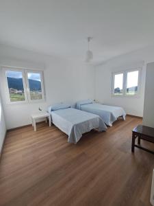 Fotografie z fotogalerie ubytování Casa das Laxas, recién reformada con 5 dormitorios en entorno natural v destinaci Porto do Son
