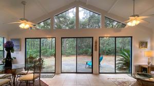 En hage utenfor HOLLYBOURNE II home